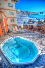 Ski In Ski Out, 2 King Beds ,Hot Tub, Sauna, 5 Min Walk to Base, Private Balcony with Views - Spa