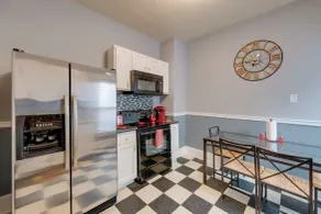 Walkable Racine Retreat! 1 Mi to Lake Michigan - Intérieur