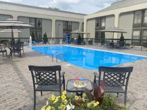 Clarion Inn & Suites Grand Rapids Airport - Piscine