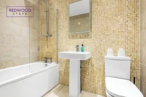 Ragan Court Apartments in Aldershot - Bathroom