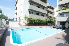 Strathmore Apartments - Pool
