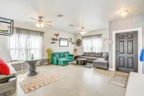 Family Home w/ Community Perks in Peoria - Intérieur