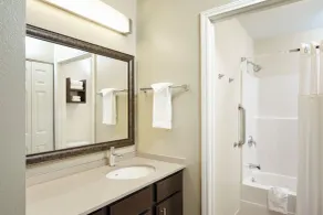 Staybridge Suites Chicago-Oakbrook Terrace by IHG - Salle de bain