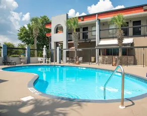 Quality Inn & Suites Aiken East - Piscine