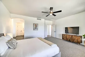 Spa, Putting Green! Family Haven in Fountain Hills - Interior