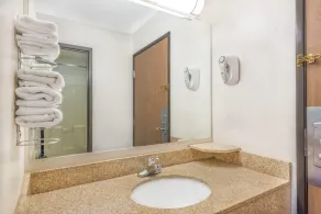 Super 8 by Wyndham Vincennes - Salle de bain