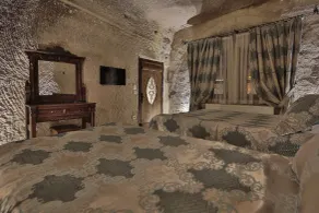 Shoestring Cave House - Room
