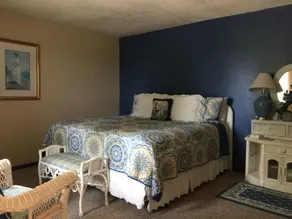 Crest Country Inn - Room