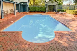 Halpino - Pool