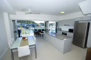 Beachside Magnetic Harbour Apartments - Chambre