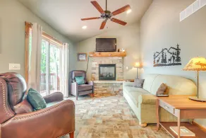 Pet-Friendly Wisconsin Cabin on Lake w/ Fire Pit! - Interiør