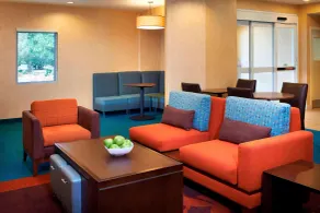 Sonesta ES Suites Detroit Warren - Coin salon dans le hall