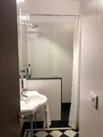 Broadway An Alivaa Collection Hotel, near Connaught Place - Bathroom