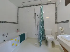 Buster Barn - Bathroom