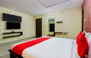 Hotel Maruthi Residency Inn - Room