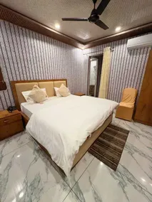 Hotel The Royal Knot - Rum