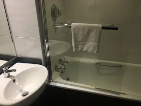 The Victoria Hotel - Bathroom