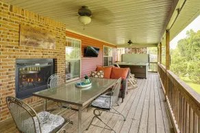 Hot Tub & Scenic Deck! Spacious Cookeville Retreat - Innenbereich
