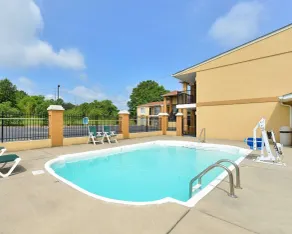 Quality Inn & Suites Cartersville North - Piscine
