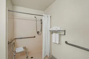 HomeTowne Studios by Red Roof Detroit - Livonia - Salle de bain