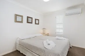 Beachfront Palm Beach Townhouse - Chambre