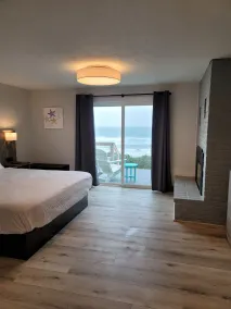 West Beach Suites - Chambre