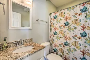 York Beachfront Condo - Steps to Long Sands! - Innvendig