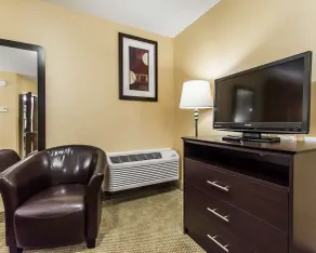 Quality Inn - Room