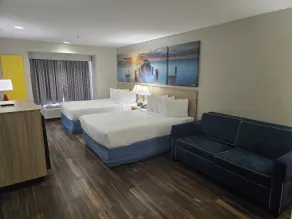 Days Inn & Suites by Wyndham Tampa/Raymond James Stadium - Chambre