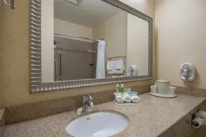Holiday Inn Express and Suites Bakersfield Central by IHG - Salle de bain