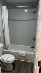PACIFIC EXPRESS INN - Bathroom