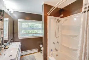 Family-friendly Richmond Cottage w/ Private Yard - Badezimmer