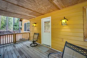 Lake Easton Cabin: Fireplace, Dogs & Sleeps 8 - Interior
