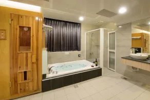 Holland Village Motel - Bathroom