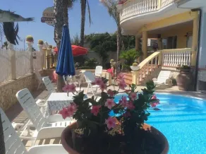 Cridda Hotel & Restaurant - Piscina