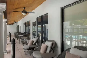 Courtyard by Marriott Houston Rice University - Piscina