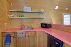 Cozy Calabash Studio ~ 4 Mi to Sunset Beach! - Interiör