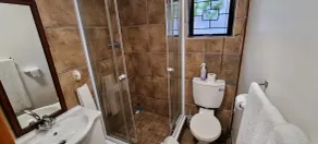 Lagoon Lodge - Bathroom