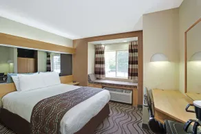 Microtel Inn by Wyndham University Place - Room