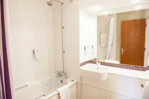 Premier Inn Ipswich North - Bathroom