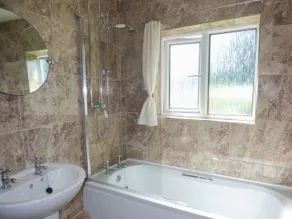 Spring Garden Cottage - Bathroom