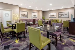 La Quinta Inn & Suites by Wyndham Tacoma - Seattle - Restaurant