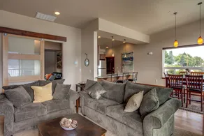Alluring Manson Lakeside Condo w/ Shared Pool! - Interiør