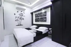 Hotel Paramount Inn - Room