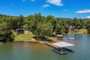 Lake Chatuge Home: Boat Dock, Hot Tub & Perks! - Interiør