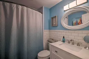 Charming Apt W/patio: Walk to Downtown Albany - Badeværelse