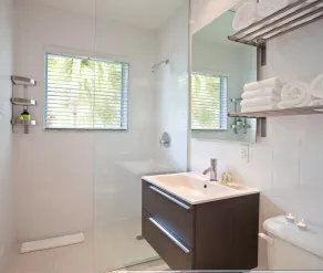1818 Meridian House Apartments and Suites by Eskape Collection - Badezimmer