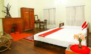Deluxe Double Room In British Bungalow - Habitación