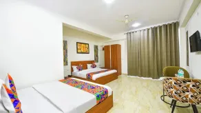 Hotel Golden Petals  - Zimmer