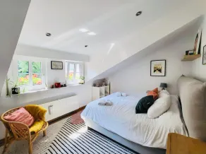 Large 2 bedrooms house with parking - Værelse